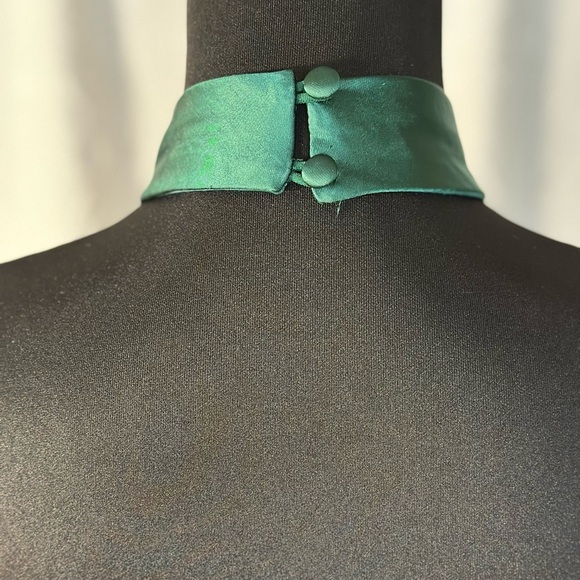 Lulus Love in Your Life Emerald Green Satin
Halter Maxi Dress - Picture 5 of 12